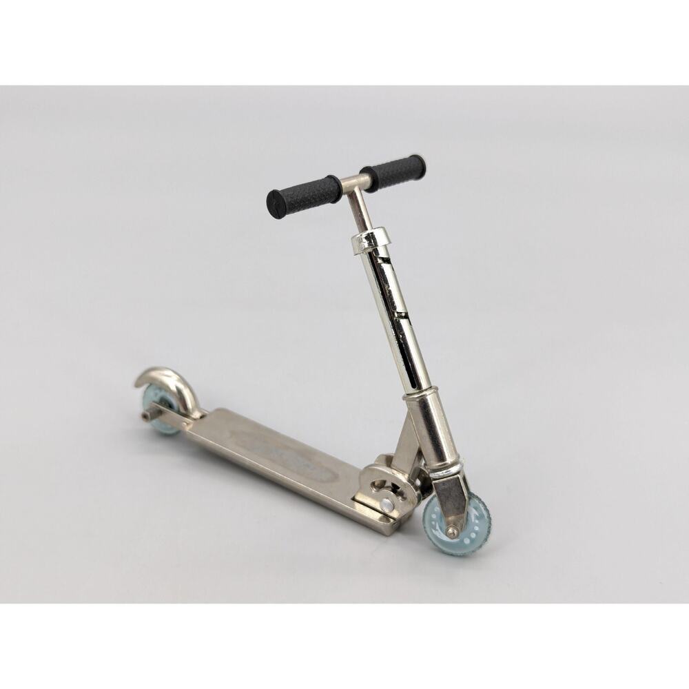 Tara Toy Extreme Gear Case Fingerboards Bikes Collectors Case W/ Accessories - Picture 15 of 16